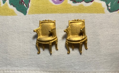 Karl Lagerfeld Louis XVI Stuhl Paar Knöpfe Set keine Signatur 1 3/8” x 7/8” - Bild 5 von 7