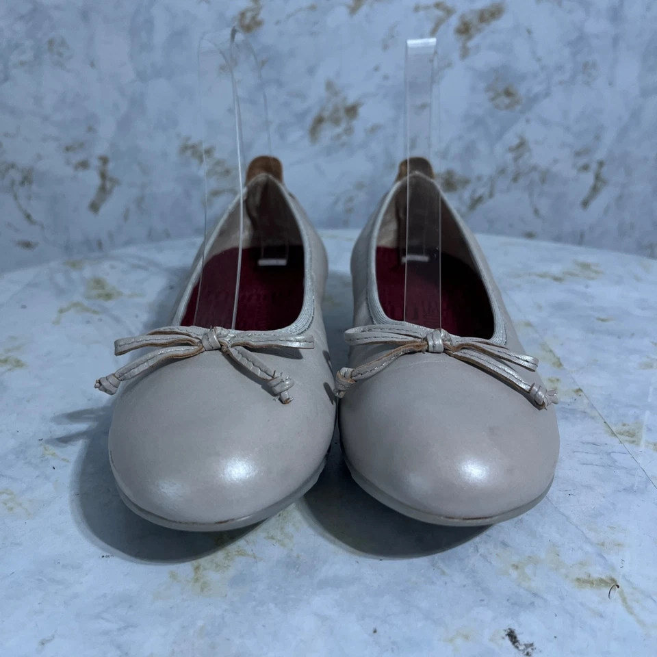 Munro 女式 7.5 N 码鞋银色灰色皮革舒适时尚芭蕾平底鞋 — 第 2/4 张图片