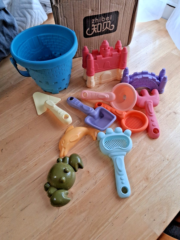 Sand Castle Beach Toy Set NWOT 12 Pieces