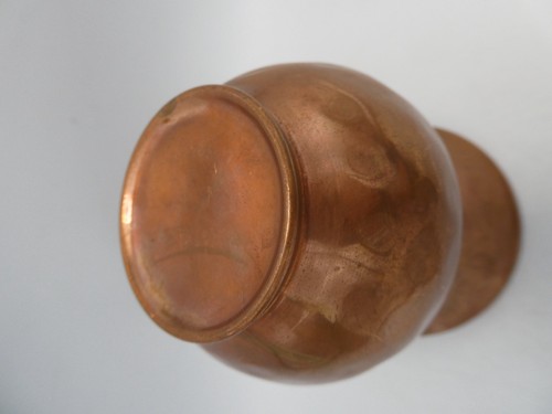 VINTAGE HAMMERED COPPER ARTS AND CRAFTS VASE - Picture 5 of 6