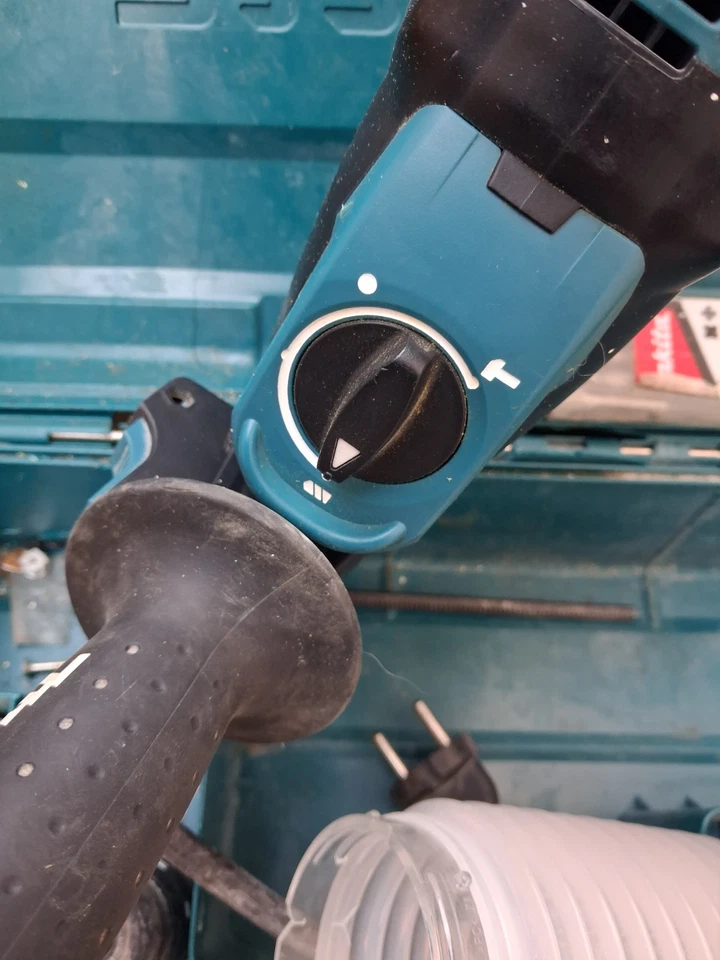 MAKITA PERFORATEUR PERCEUSE HR 2630T - Photo 4/4