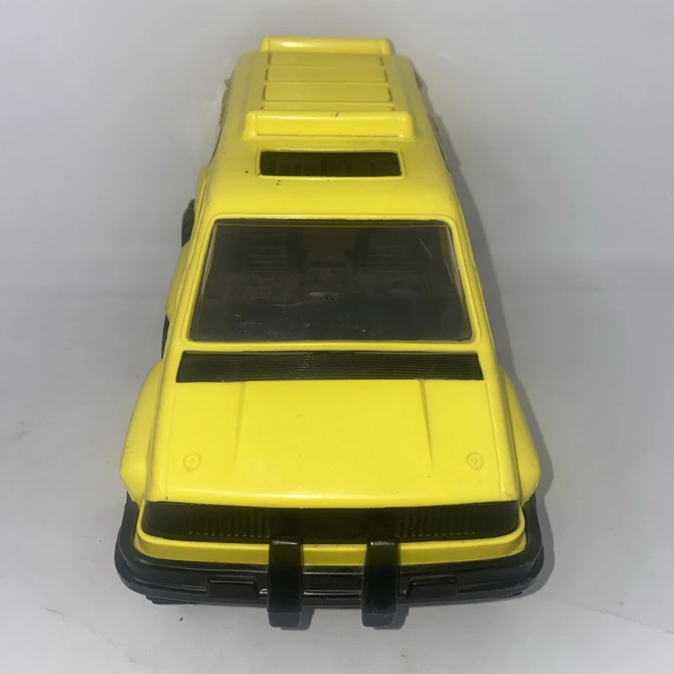 VINTAGE MONSTER VAN 6x6x6 Tootsietoy Yellow Black Big 1:18 Scale 6 Wheeler USA - Image 4 of 4