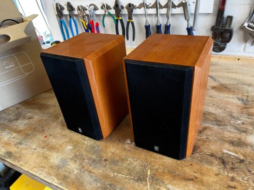 Pair of Yamaha NX-E150 Wood Grain - 6.5" x 10" - Clean