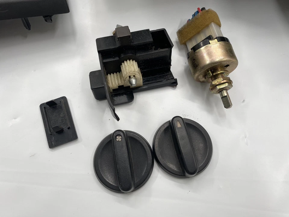 1986-1993 Mazda B2000 B2200 B2600 heater control bezel Vents Black OEM - Image 4 of 4