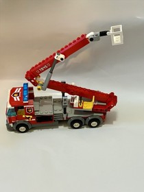 Lego City  Fire Station 7945 Retired Set w/ Minifigs Vehicles Manual