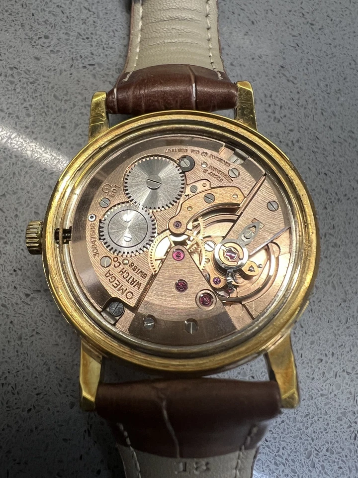 Reloj suizo Omega Genève 135.070 vintage 1970 chapado en oro cuerda manual Foto 2 de 4