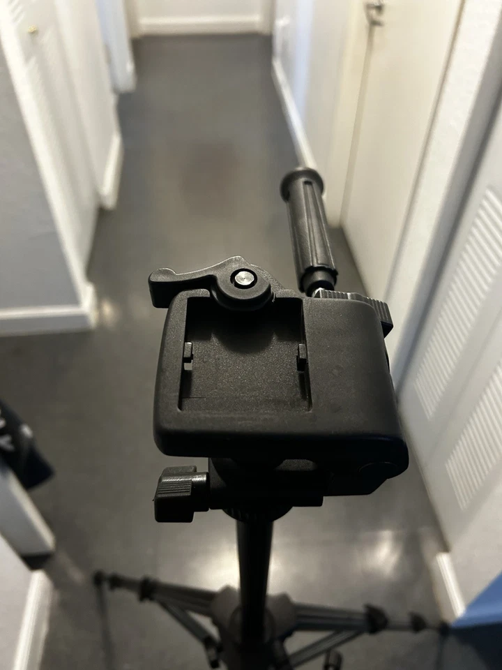 Sakar HEAVY DUTY Tripod, 5 Feet Extension Camera Tripod - Image 3 of 4