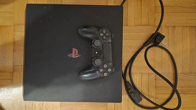 Sony PlayStation 4 Pro 1TB Heimkonsole  Schwarz 7016b inklusive einem Controller