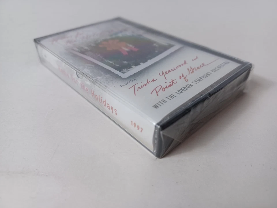 Trisha Yearwood Home for the Holidays New/Sealed Cassette 12 Classic Carols - Image 3 of 3