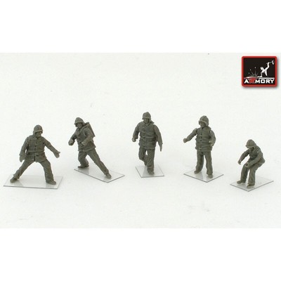 Armory Models AR F7215 Scale 1:72 Soviet/Russian Airfield firefighters (modern)