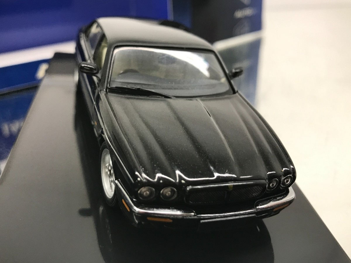 Modèle Réduit Autoart Jaguar XJR Noir, échelle 1/43 – Référence 53601 – Neuf