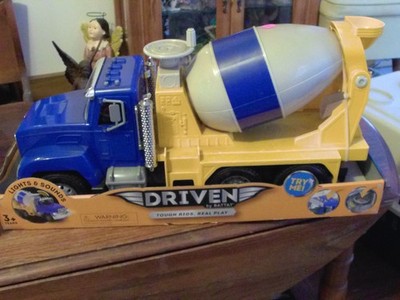 1/16 Driven Cement Truck by Battat w/lights and sound