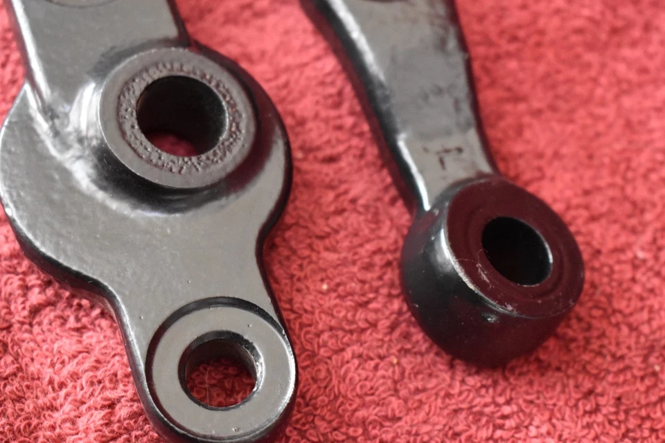 70-78 Datsun 240Z 260Z 280Z steering knuckle pair RH + LH OEM used - Image 4 of 4