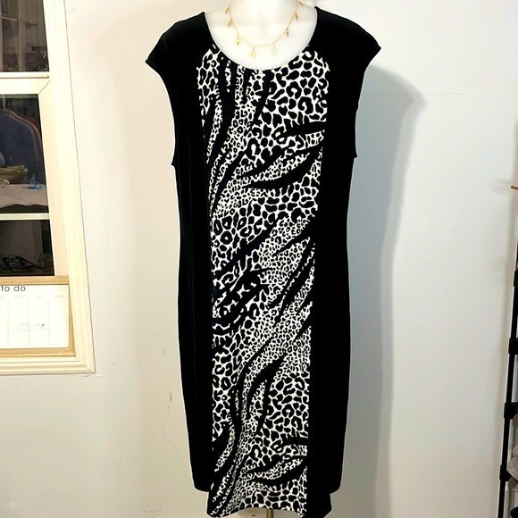 Travelers by Chico’s Black Animal Print Dress size 2 (12)