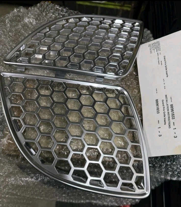 New GM 04-08 PONTIAC GRAND PRIX GTP Metal GRILL INSERT Special Edition Pair