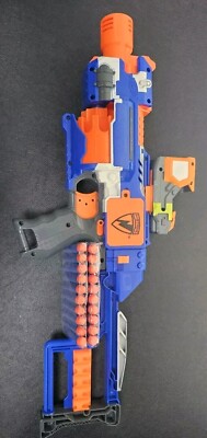 Nerf N Strike Elite Gun Stockade Motorisierter Blaster mit Schulterarm und Rotpunkt