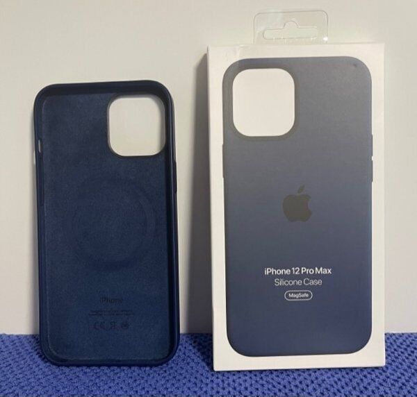 Apple iPhone 12 /iPhone 12 Pro Silicone Case with MagSafe - Deep Navy