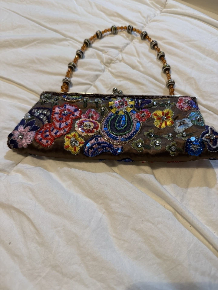 Bolso de noche floral vintage La Regale, marrón con lentejuelas florales de colores Foto 3 de 4