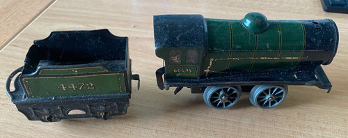 HORNBY SPUR O UHRWERKLOK 60985 & TENDER 1472 LÄUFT GUT ABER ZUM RESTAURIEREN | Zustand: Used
