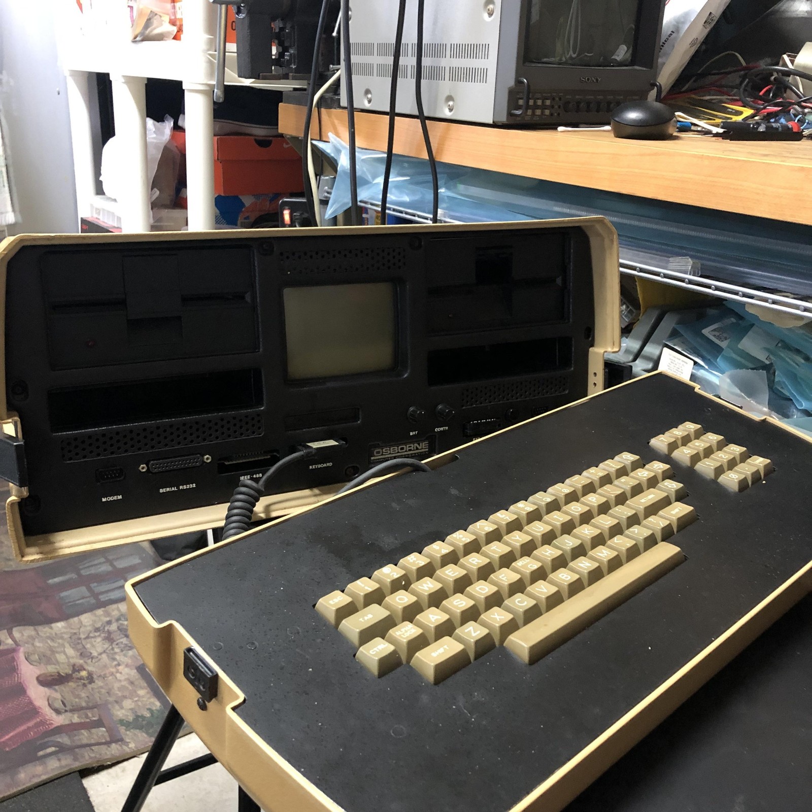 Vintage Osborne 1 Portable Home Computer CP/M Beige Luggable Tested Works READ. Available Now for $329.99