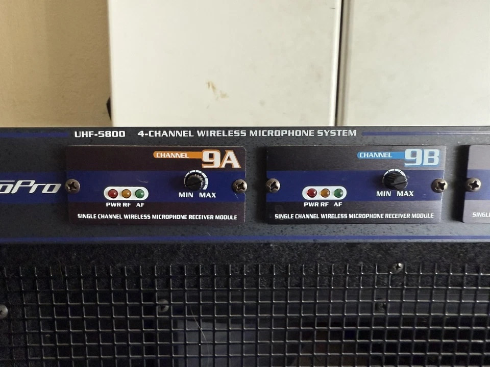 VocoPro UHF-5800-9 PLUS Microphone Wireless System - Image 2 of 4