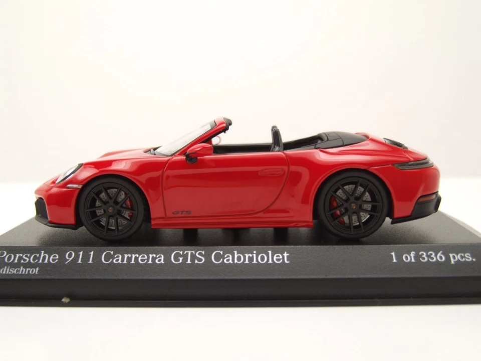 Porsche 911 (992.2) Carrera GTS Cabrio 2024 Rosso Modellino 1:43 Minichamps - Immagine 3 di 4