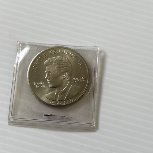 Liberia Rep 2000 Kupfer Nickel Münze 10 $ Tod von John F. Kennedy Jr. 1960-1999 - Bild 1 von 4