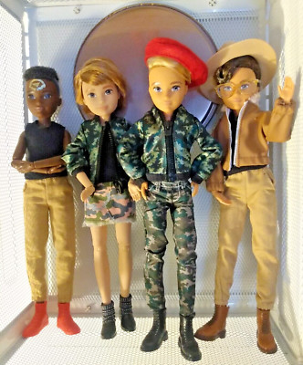 customizable  7 Creatable World Clothes & Accessories (fit Barbie & other dolls)