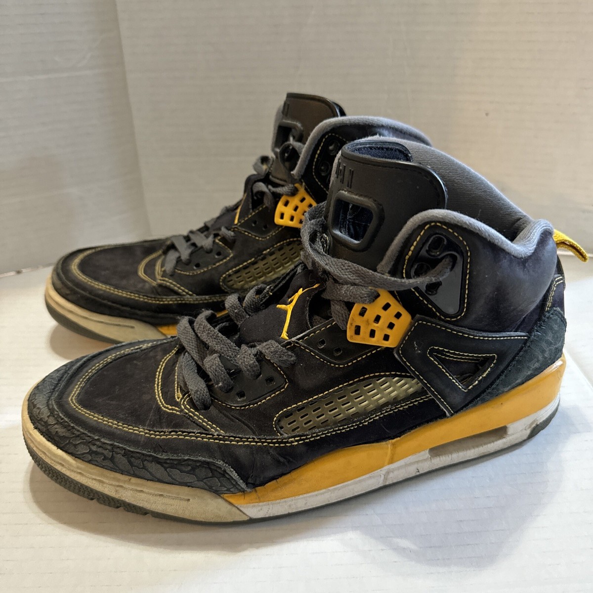 RARE Nike Air Jordan Spizike Black University Gold Mens 