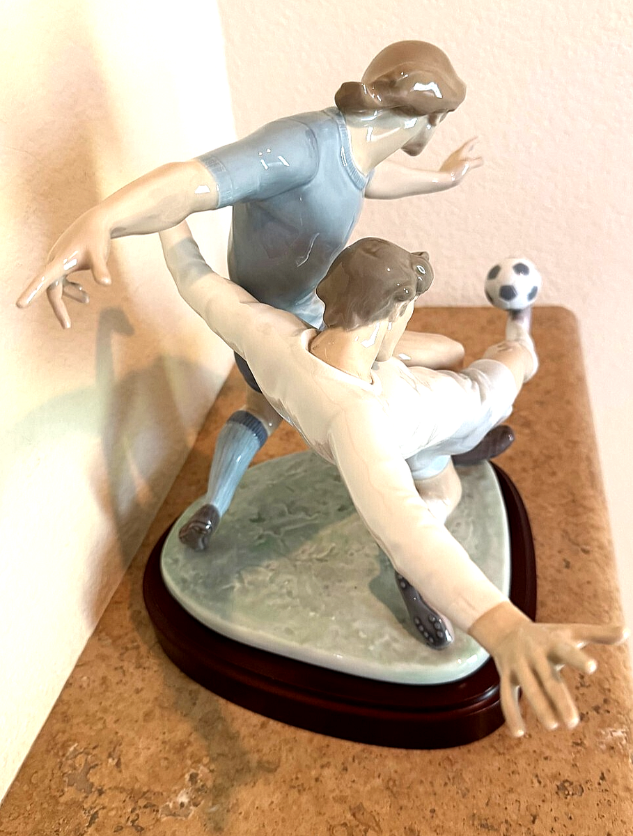 RARE Lladro Porcelain Soccer Figurine #5879 