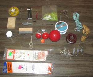 Vintage Fishing Supplies Gear Tackle Hooks Fish Outdoors Misc Lot Plastic Jigs