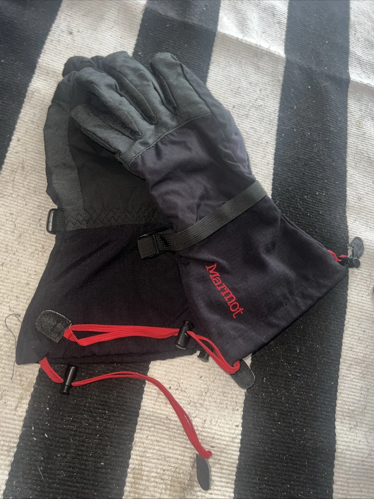 XL Vi 90s Marmot Expedition Mitts Black Goretex Mountaineering Winter Gorpcore
Opens in a new window