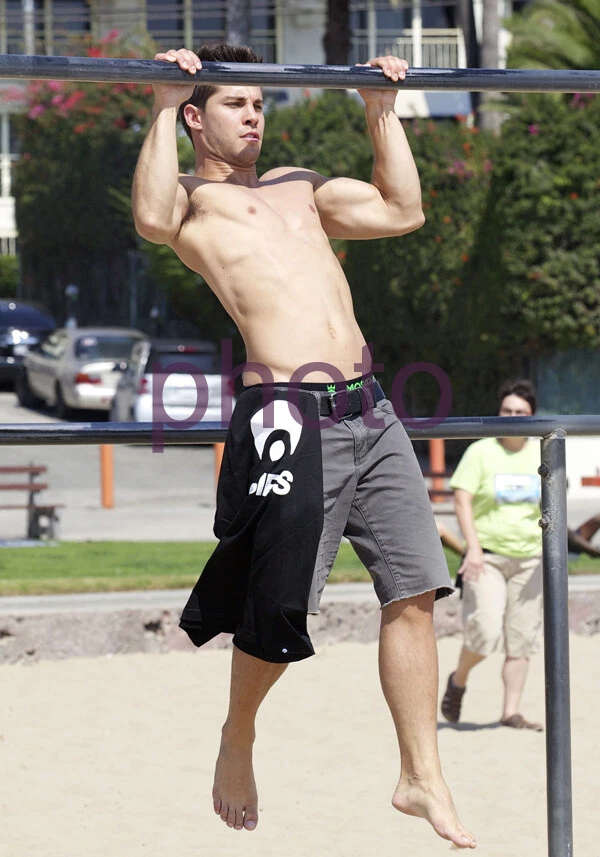 Dean Geyer Shirtless