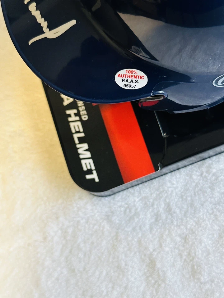 Minicasco firmado por José Altuve de los Astros de Houston certificado de autenticidad Foto 3 de 4