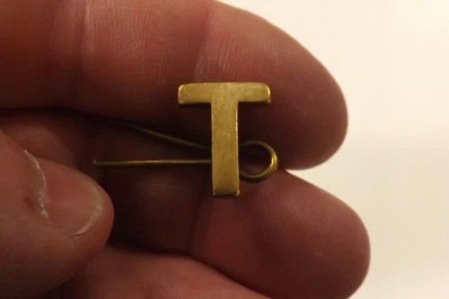 MILITARY BADGE WW1 TERRITORIAL BADGE 1.5CMS BY 1.25CMS (425)