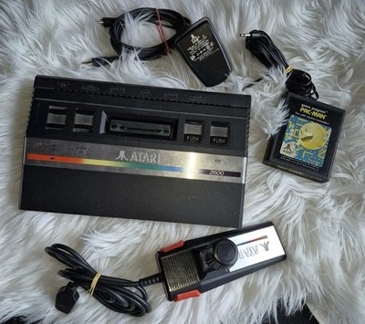 ATARI VCS 2600 Jr. Spielkonsole   Original Controller Und Pac-Man