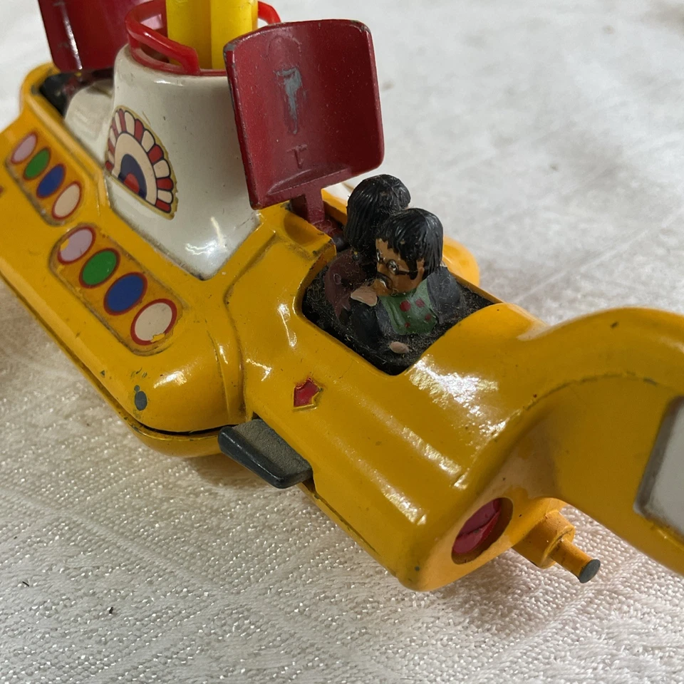 Vintage 1968 Corgi Toys THE BEATLES YELLOW SUBMARINE Diecast Red Hatches - Image 4 of 4