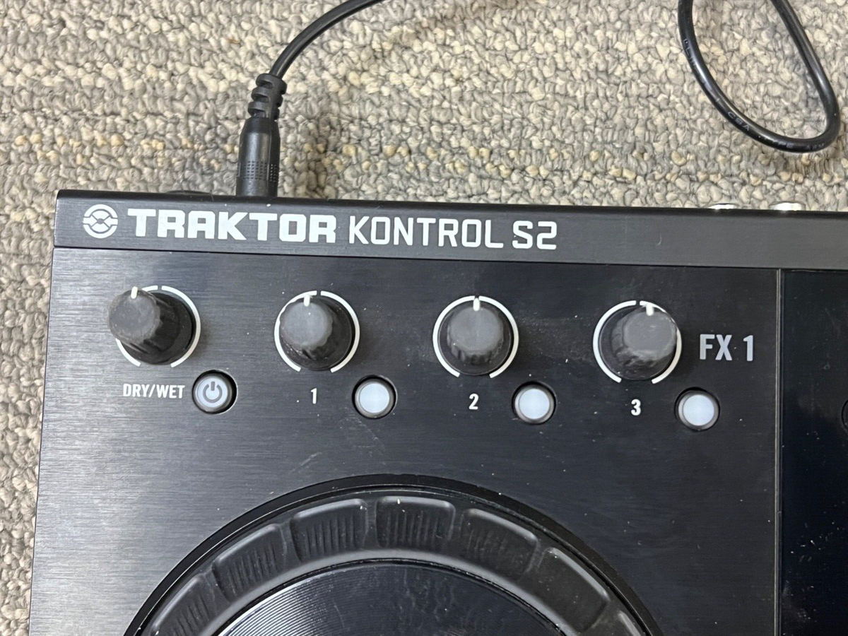 Native Instruments TRAKTOR KONTROL S2 MK1 DJ Controller With Case