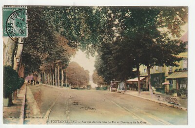 FONTAINEBLEAU - Seine & Marne - postcard 77 - descent from the train station - café - car