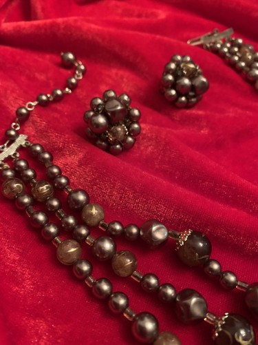 3-Strand Necklace and Clip-on Earrings Japan Vintage 50s Taupe & Painted Beads - Picture 3 of 4