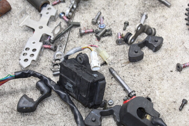 05-06 KAWASAKI NINJA ZX6R ZX636 PARTS AND HARDWARE LOT | eBay