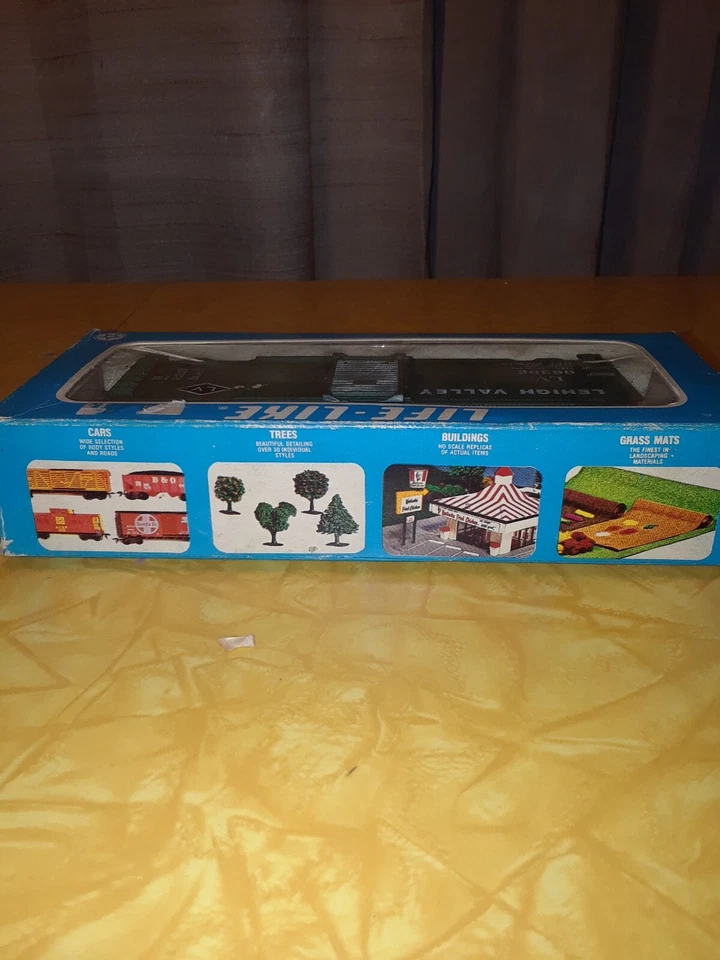 HO Scale Lifelike Lehigh Valley Boxcar - Freight Train NIB - Image 3 of 4