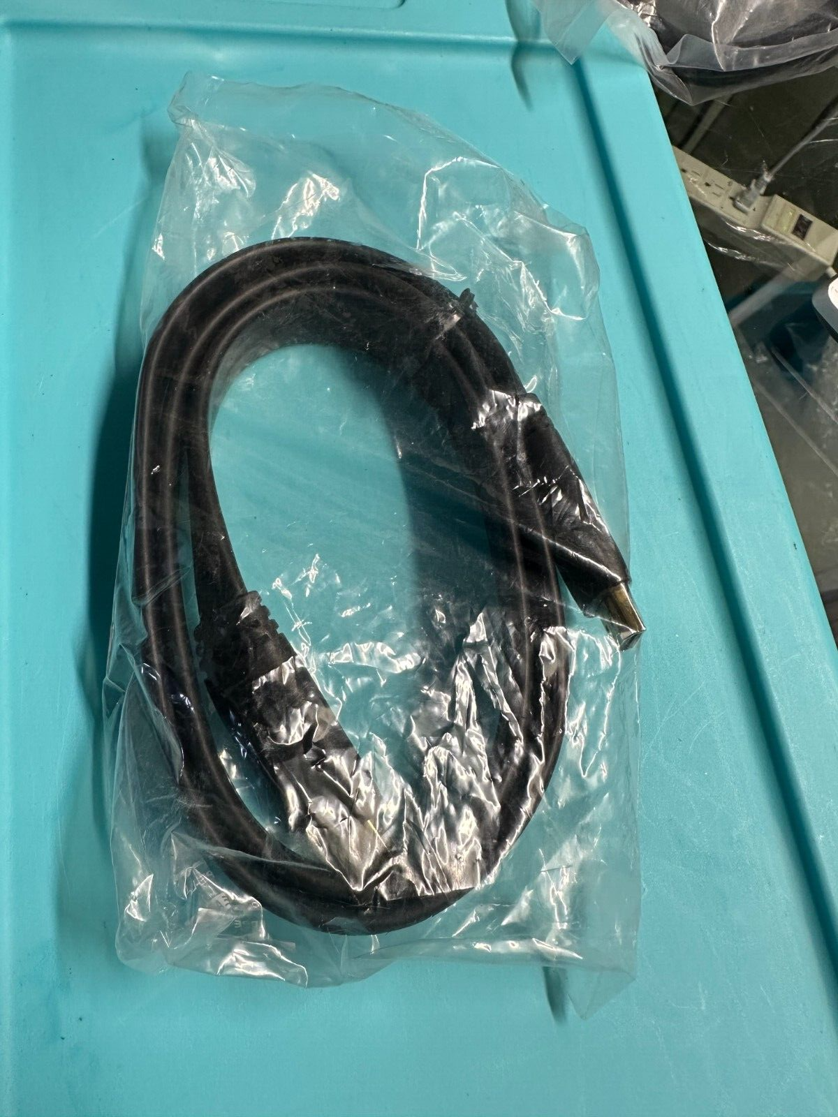 HDMI cable,shielded. e306999 -3ft AWM Flat 1