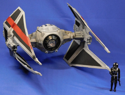 STAR WARS 30TH ELITE TIE INTERCEPTOR WITH PILOT 2003 COMPLETE