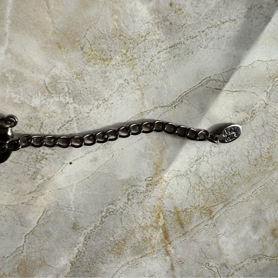 Collar colgante cruz estrás negro y transparente Cookie Lee Gunmetal Foto 4 de 4