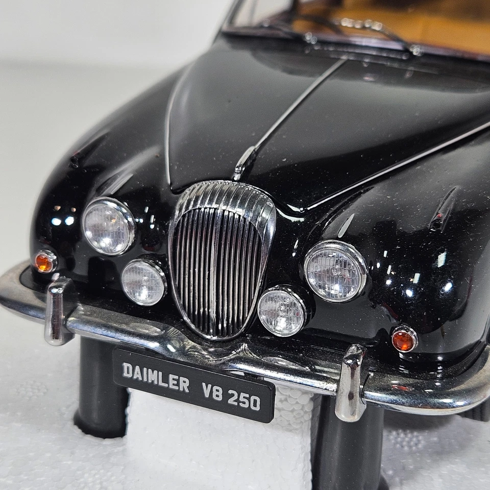 Paragon Models Daimler V8 250 0581 Diecast Limited Edition Certificate Box Pack - Image 2 of 4