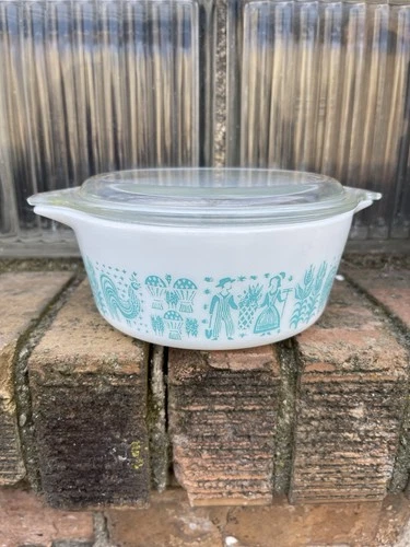 Vintage Pyrex Amish Butterprint 472 - 1.5 Pt Casserole & Lid Turquoise on White