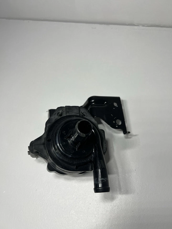 2016 - 2024 INFINITI Q50 3,0 Л ВСПОМОГАТЕЛЬНЫЙ НАСОС ВОДЯНОГО ОХЛАЖДЕНИЯ ДВИГАТЕЛЯ OEM 215805CA5A - Изображение 3 из 3