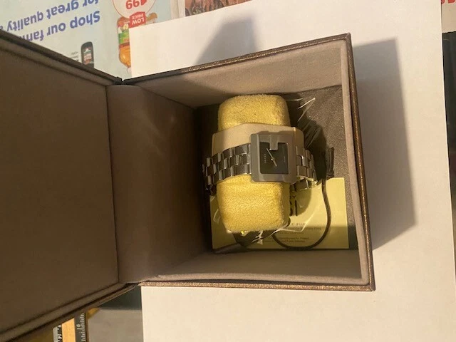 Montre femme Gucci fabriquée en Suisse, réf. 3600J, Très Etat Fonctionne bien avec boite