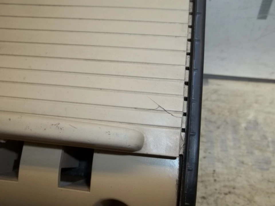 Cadillac STS 2005-2011 consola central portavasos interruptor de tracción y peligro OEM Foto 2 de 4